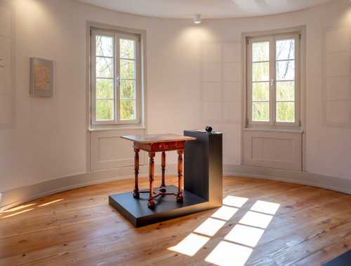 Hölderlins Turmzimmer mit Schreibtisch