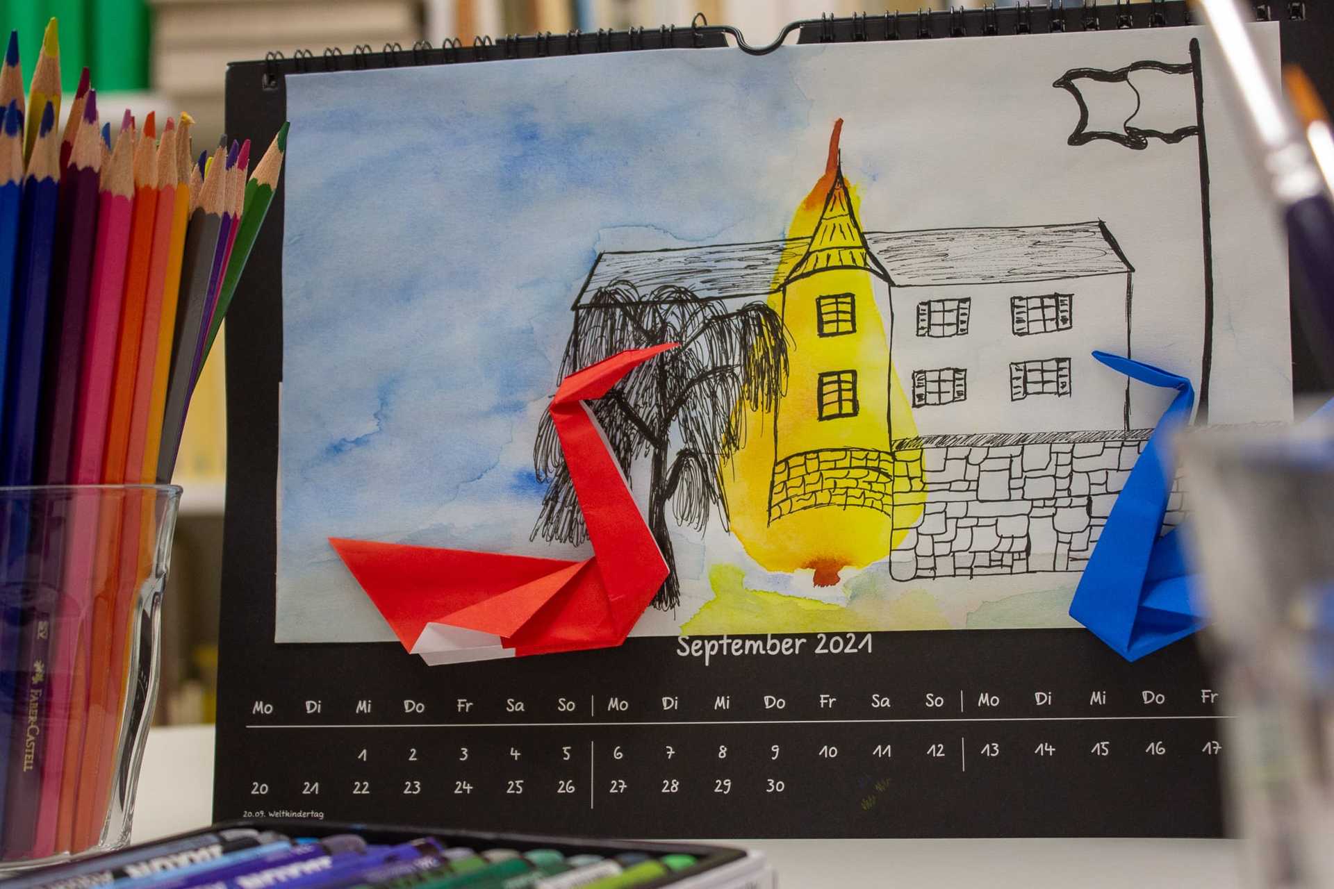 Ein weitere Detailansicht der fertigen Kalenderseite. Der Buchstabe E ist fokussiert