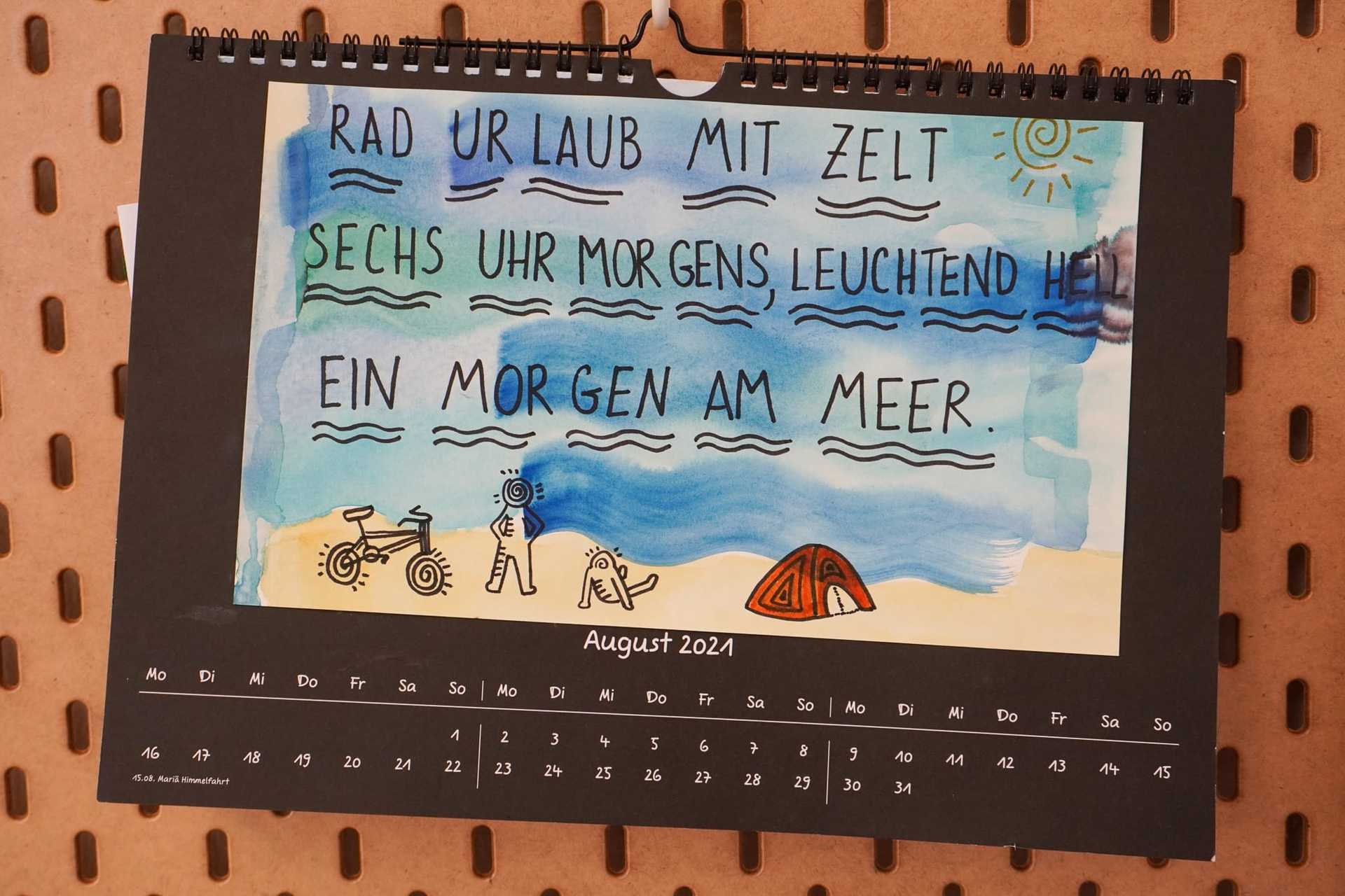 Ein weitere Detailansicht der fertigen Kalenderseite. Der Buchstabe E ist fokussiert